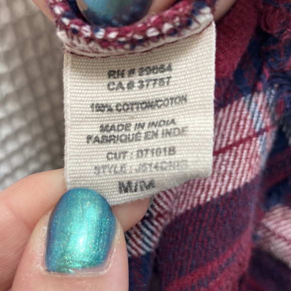 ‼️Women’s Billabong plaid flannel long-sleeve button-down shirt frayed bottom. M - Picture 13 of 14